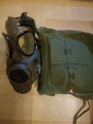 Vintage M17a1 Usgi Gas Mask & Usgi Mi7ai Carry Case Vietnam War Era Size Medium