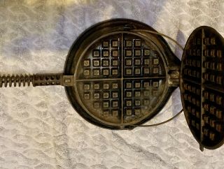 Old Griswold Waffle Iron - 8 Low Base