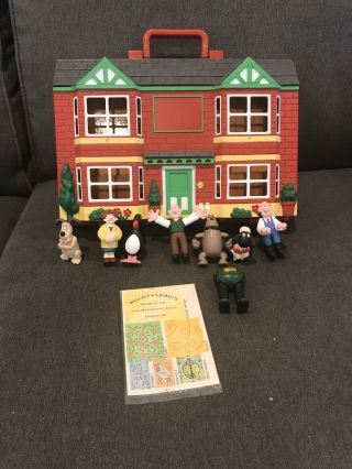 Wallace & Gromit’s Wash N Go Playhouse & Figurines.  Wallace,  Shawn The Sheep
