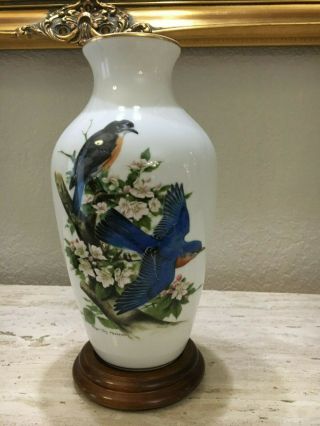 Danbury Bluebirds Porcelain Vase By Roger Tory Peterson 12 " H Kaiser
