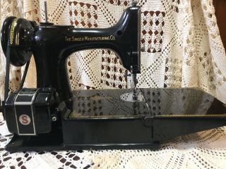 Singer 221 Vintage Featherweight Sewing Machine - 1949 3