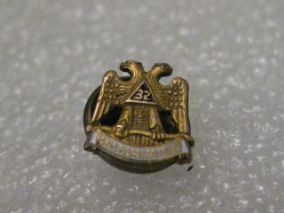 Vintage Gold Filled Level 32 Mason Lapel Pin - Spes Mea In Deo Est Banner
