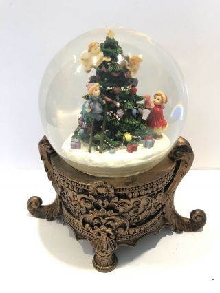 Sankyo Christmas Snow Globe Music Box Plays O Christmas Tree