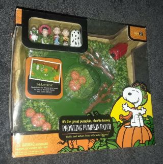 Peanuts Prowling Great Pumpkin Patch Snoopy Charlie Brown Halloween figures RARE 2