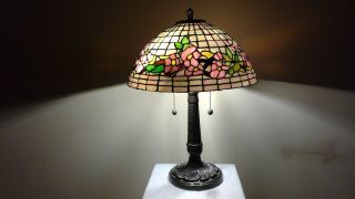 Vintage Colorchanging Tiffany - Style Stained Glass Shade/black Metal Base Lamp