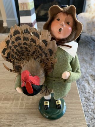 2019 Byers Choice Pilgrim Boy W/turkey Lovely Thanksgiving Caroler Hunter
