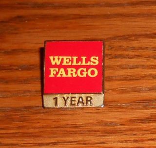 Wells Fargo 1 Year Pin Charm Gold Tone 1 X ¾