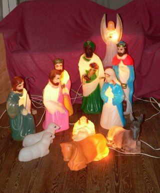 Wonderful 12 Piece Vintage Christmas Light Up Blow Mold Nativity Set Empire
