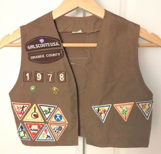 Girl Scouts Usa Brownies Vest With Patches Size Small (6 - 8)