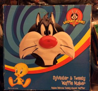 Looney Tunes Warner Bros Sylvester Tweety Bird Waffle Maker