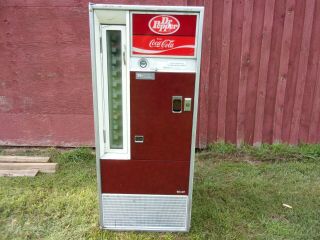 Vintage Dr.  Pepper / Coca - Cola Can Vending Machine With The Key