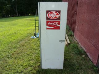 VINTAGE DR.  PEPPER / COCA - COLA CAN VENDING MACHINE WITH THE KEY 2