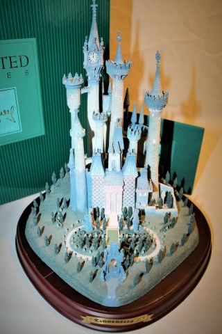 Wdcc Disney Classics Cinderella Enchanted Places " A Castle For Cinderella "