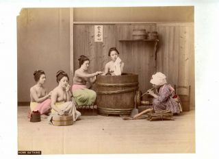 Ca 1880s - 1900 Unmounted Japan Women Bathing Photo Hand - Tinted Albumen Print My16