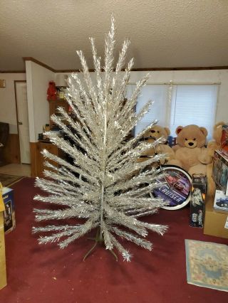 Vintage Aluminum Christmas Tree 100 Branch 7 Feet Of Silver Beauty