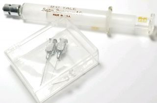 Vintage B - D Yale Glass Medical Syringe And Needles Collectable Lot3332