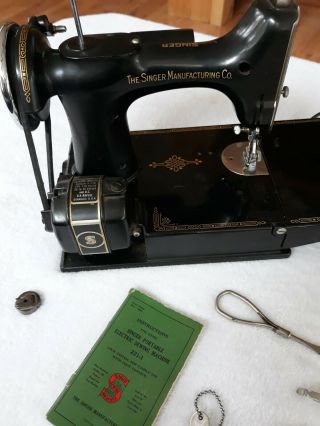 Singer 221 Vintage Featherweight Sewing Machine - 7 - 11 1939 many 2