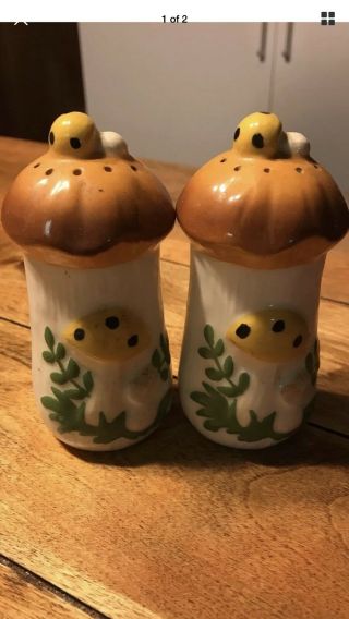 Sears and Roebuck Merry Mushroom canister set with salt and pepper shaker 3