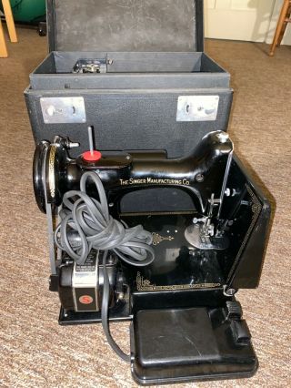 Vintage Singer Featherweight Model 221 Sewing Machine W/case 1948/ Black