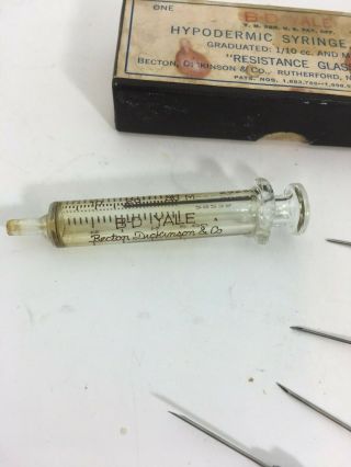 Vintage Becton Dickinson Co.  BD Yale Hypodermic Syringe No.  2Y w/ 6 needles 2