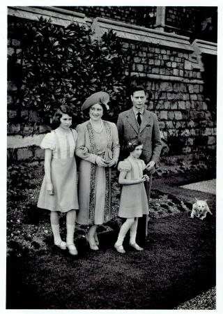 1939 Photo By Kodak British Royal Family Pose At Windsor Castle Gardens
