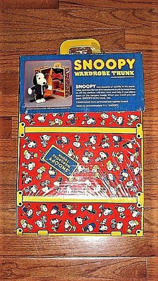 Vtg 1965 Snoopy Peanuts Gang Wardrobe Trunk,  Hangers In The Package