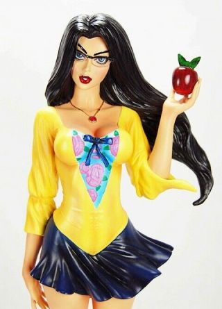 Grimm Fairy Tales Snow White Ruby Edition Statue - 63/200 Clayburn Moore