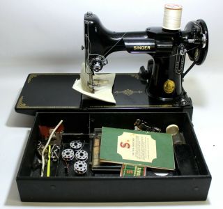 Vintage Singer Cat 3 - 120 Featherweight Sewing Machine In Case With Attachments