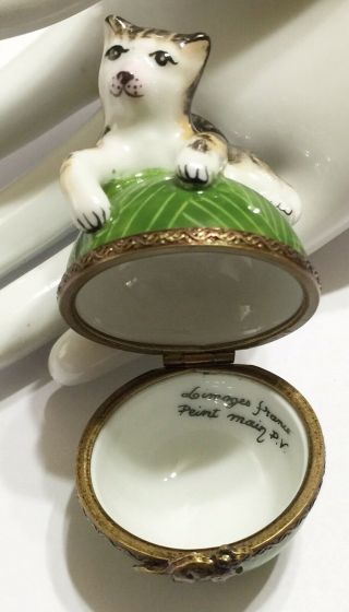 Signed Limoges Hinged Trinket Box Peint Main Kitty Cat On Ball Of Yarn & Mouse