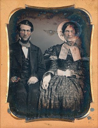 Attractive Young Couple Woman Wearing Bonnet 1/4 Plate Daguerreotype E901