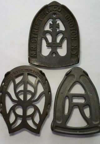 Set Of 3 Sad Iron Stands N.  R.  Streeter & Co,  Rochester Sad Iron And " R " (14 - 8)