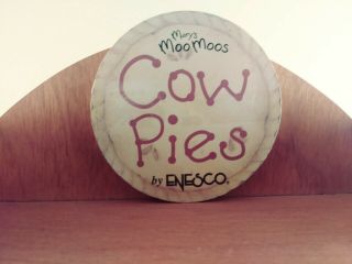 Mary ' s Moo Moos Cow Pie stand W/ Lemon Cow Pie figurine 2