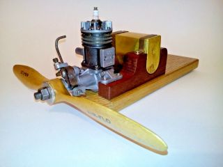 Vintage 1938 G.  H.  Q.  N.  Y.  Aero Model Spark Ignition Engine & Stand Usa.  51cu.  In.