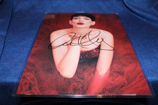 Anne Hathaway Superstar Hand Signed 8 1/2 X 11 W/coa Close Up - Blowing A Kiss