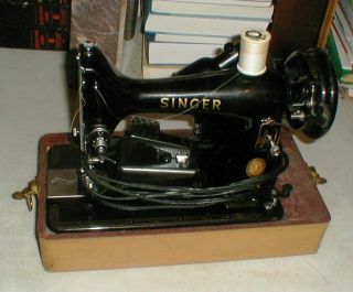 Vintage Singer Model 99 - 31 Sewing Machine With Case Accessories & Instructions