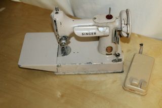 Vintage Singer Featherweight 221k Sewing Machine