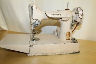 Vintage Singer Featherweight 221K Sewing Machine 2