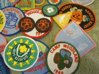 Group of 30 Girl Scout Patches and Proficiency Badges 60 ' s thru 90 ' s 3