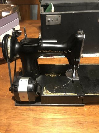 1951 Singer 221 - 1 Featherweight Sewing Machine W/ Accessories & Case.