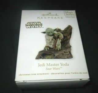 Hallmark Ornament Star Wars 2011 Jedi Master Yoda W/new Batteries Box Vg