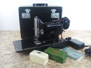 Singer 221k Featherweight Sewing Machine With Swiss Zigzagger,  5 Pattern Cams