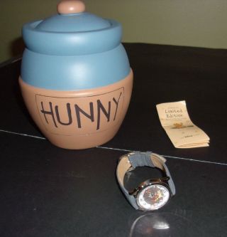 Vintage Winnie The Pooh Hunny Pot 1997 Walt Disney Collectors Watch In Honey Pot