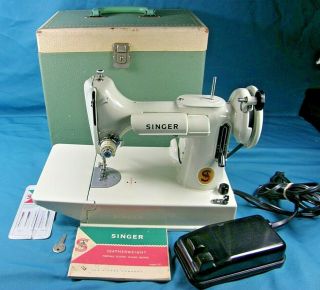 1964 Singer 221k White Featherweight Portable Sewing Machine & Case &key Runs