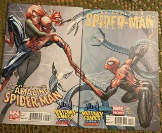 The Spider - Man 700 2pc Campbell Midtown Connecting Comic Variant