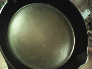 Lodge No.  8 Single Notch With Heat Ring Cast Iron Skillet