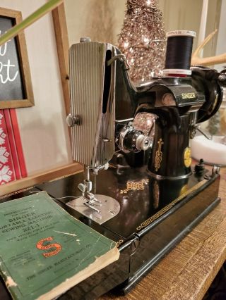SINGER Featherweight 221,  Case and Loads of Serial : AJ010415 2