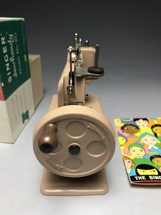 1955 Singer Sewhandy Model 20 Childs Sewing Machine W Box And Accessories 3
