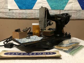 1946 Singer Featherweight Sewing Machine 2/18/46 Ag617900