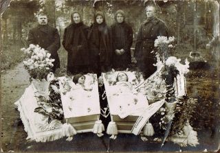 Post Mortem Old Photo Little Girls Open Coffin Ca.  1920