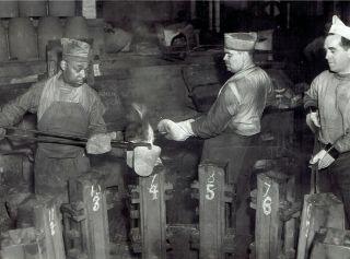 1937 Vintage Photo Workers Molding Gold Into Bars At The Us In Philadelphia